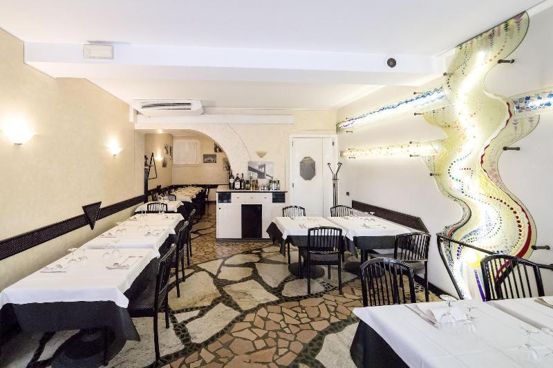 Hotel Montecodeno ヴァレンナ エクステリア 写真
