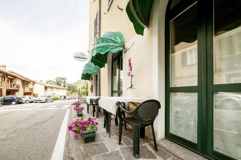 Hotel Montecodeno ヴァレンナ エクステリア 写真