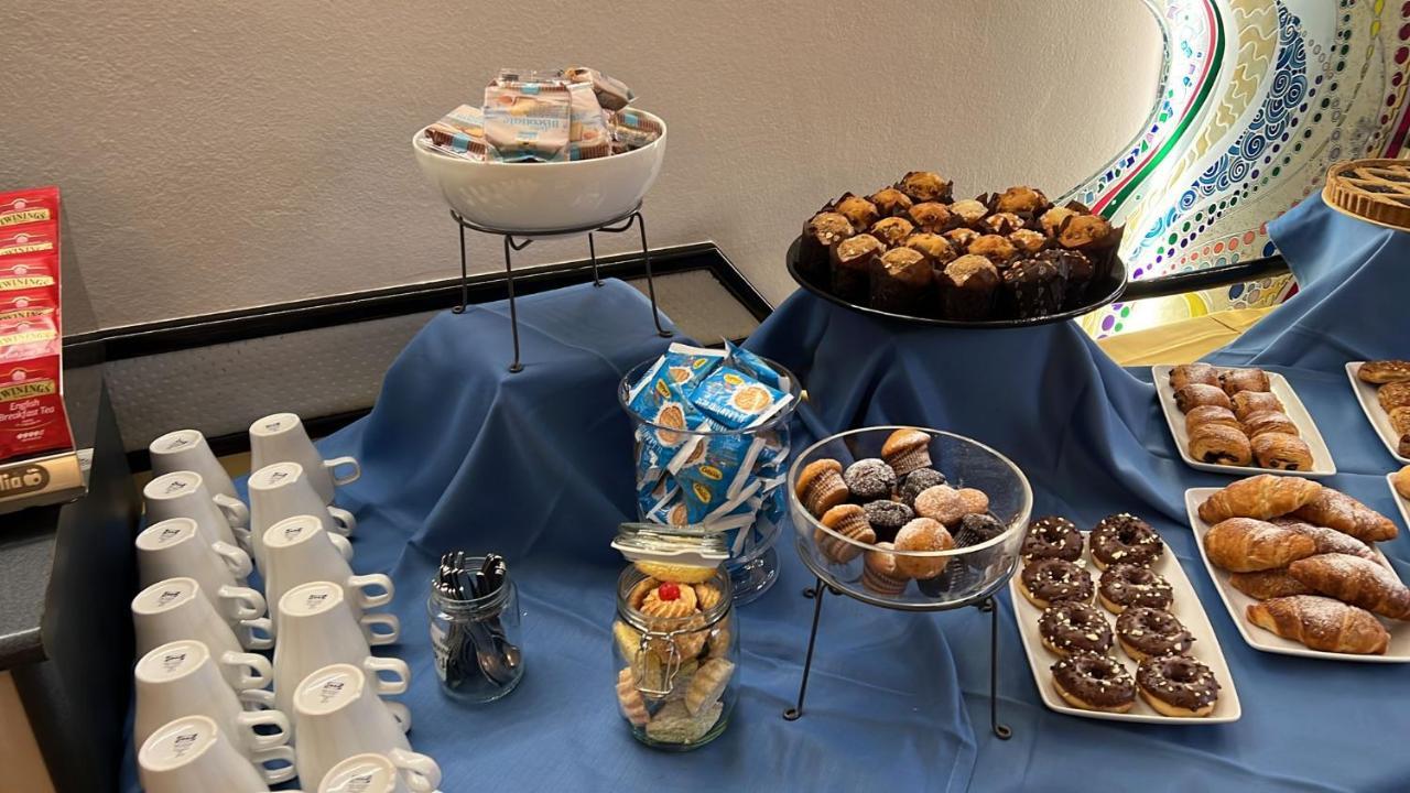 Hotel Montecodeno ヴァレンナ エクステリア 写真