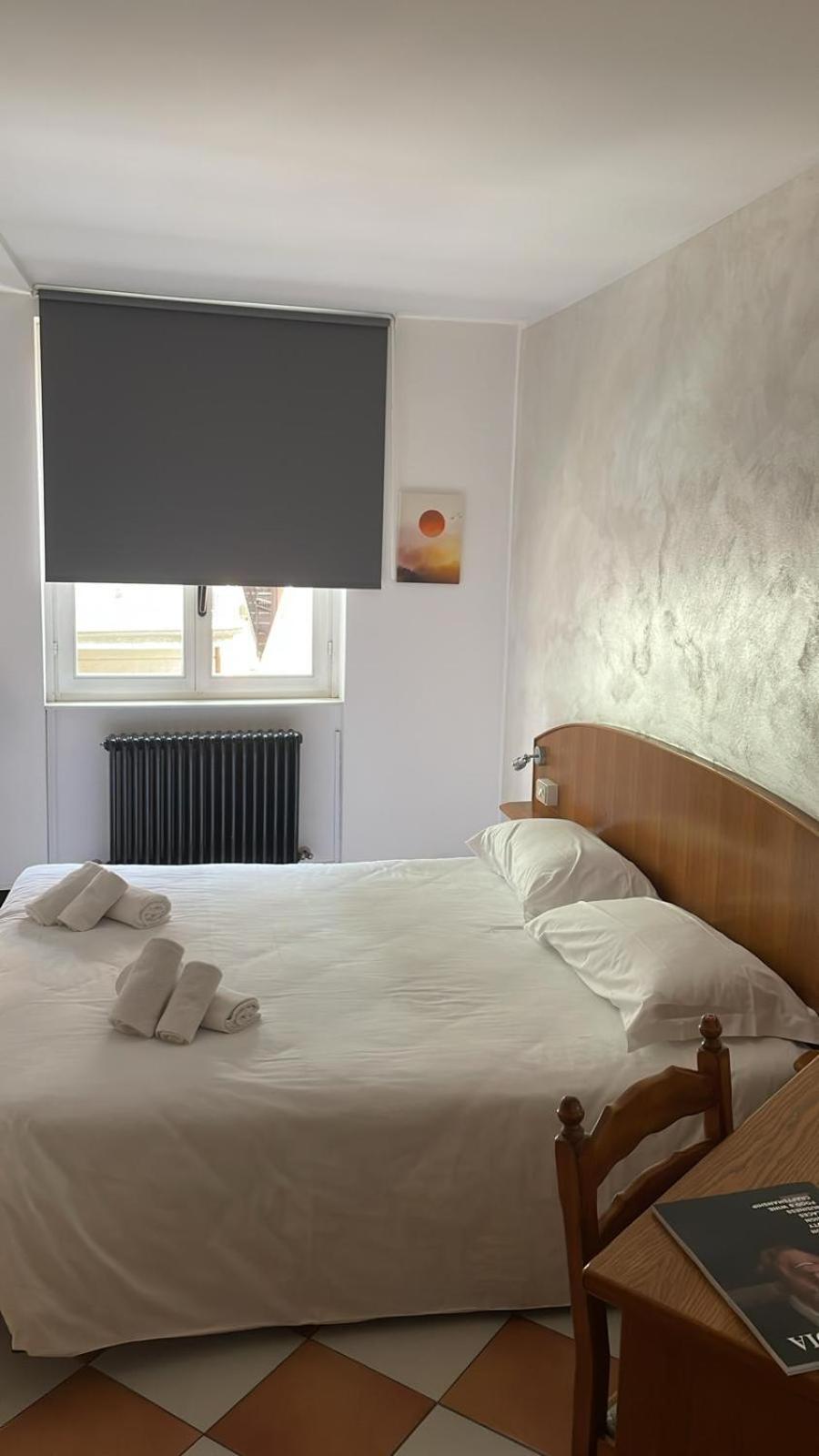 Hotel Montecodeno ヴァレンナ エクステリア 写真