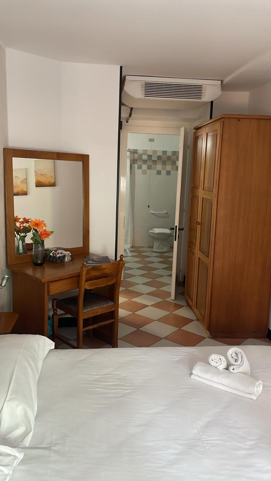 Hotel Montecodeno ヴァレンナ エクステリア 写真