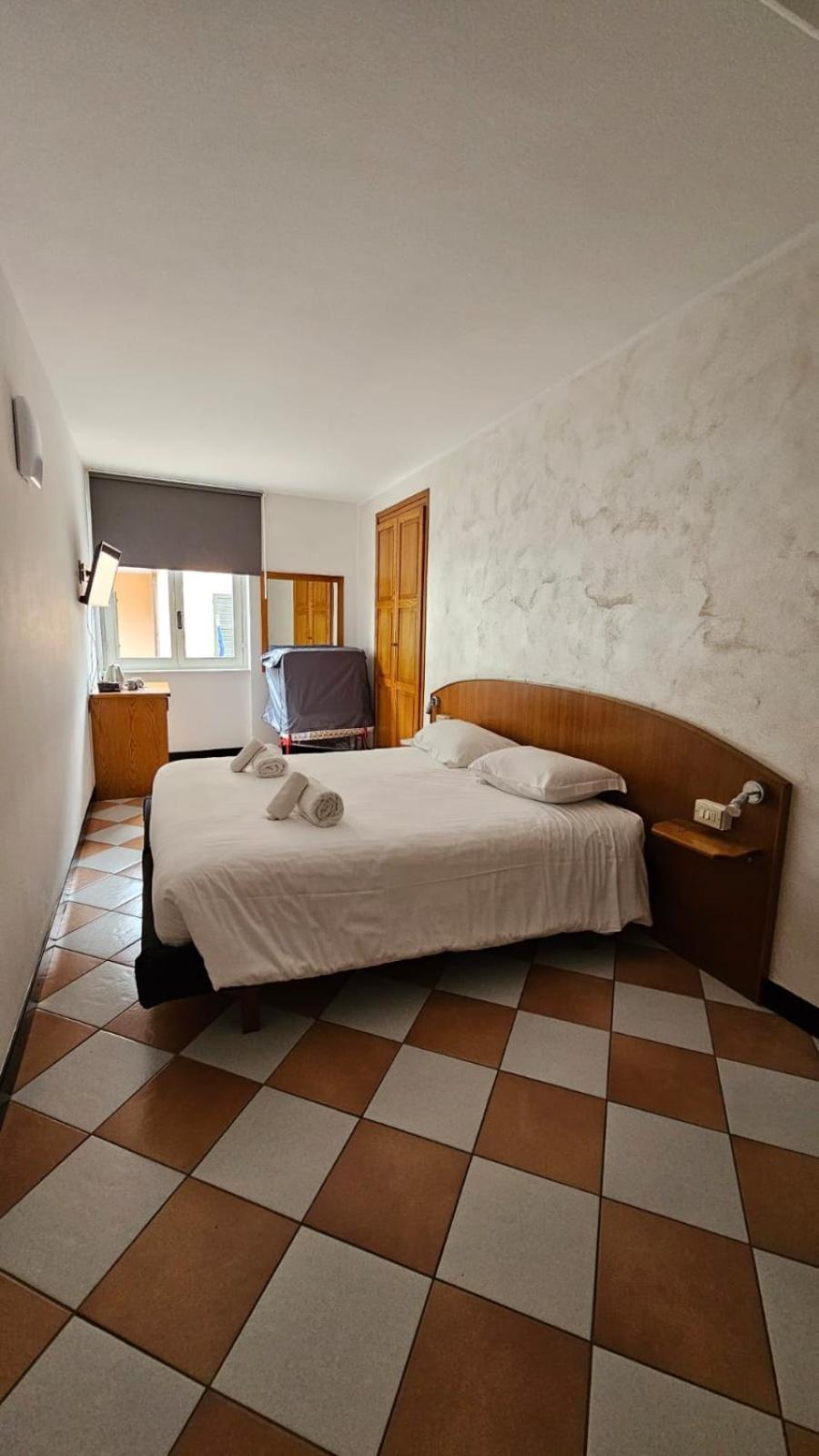 Hotel Montecodeno ヴァレンナ エクステリア 写真