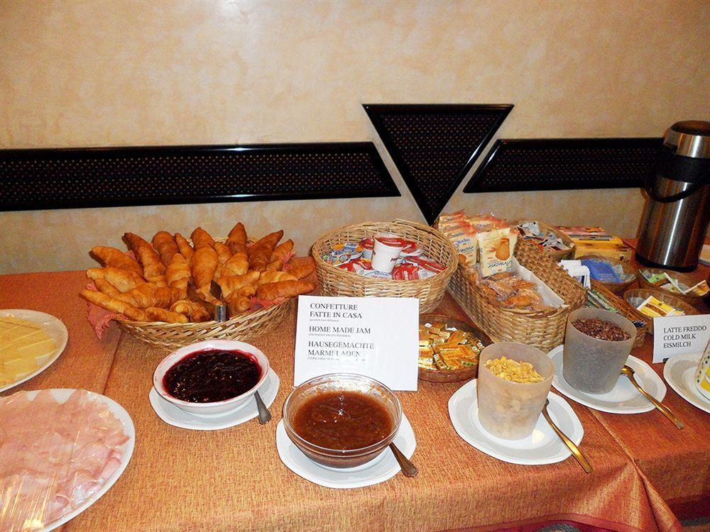 Hotel Montecodeno ヴァレンナ エクステリア 写真