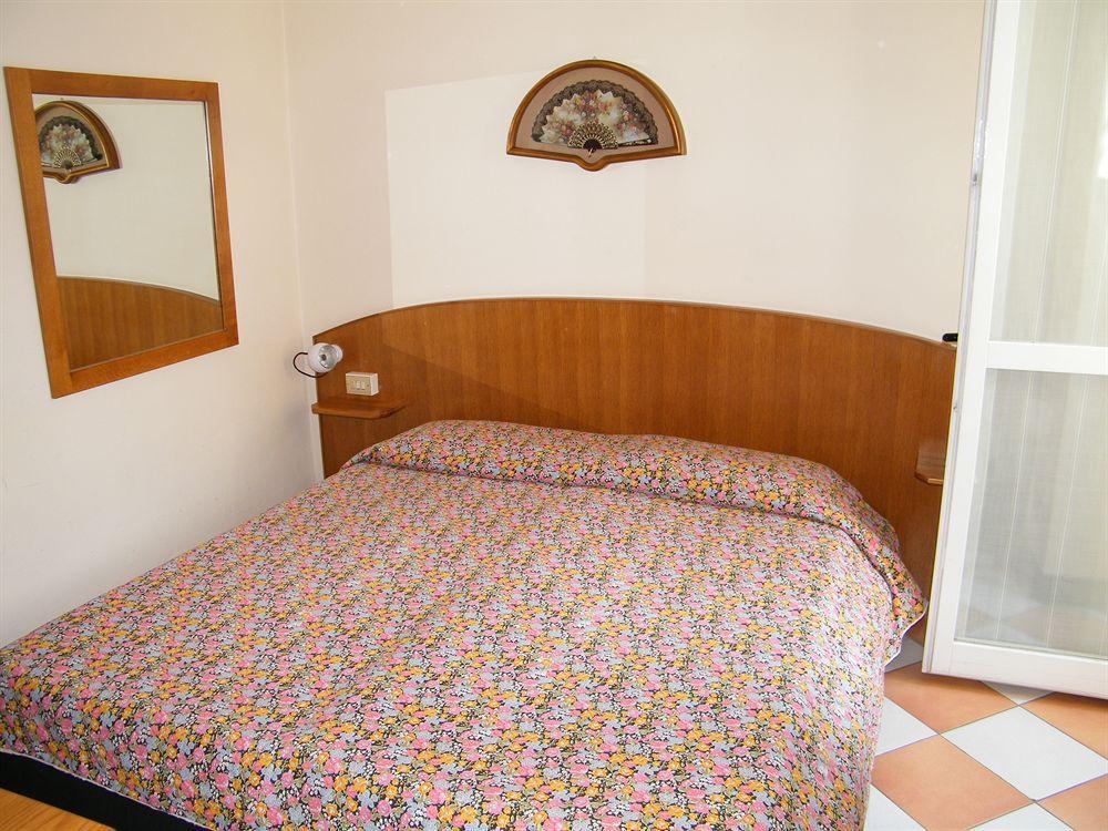 Hotel Montecodeno ヴァレンナ エクステリア 写真