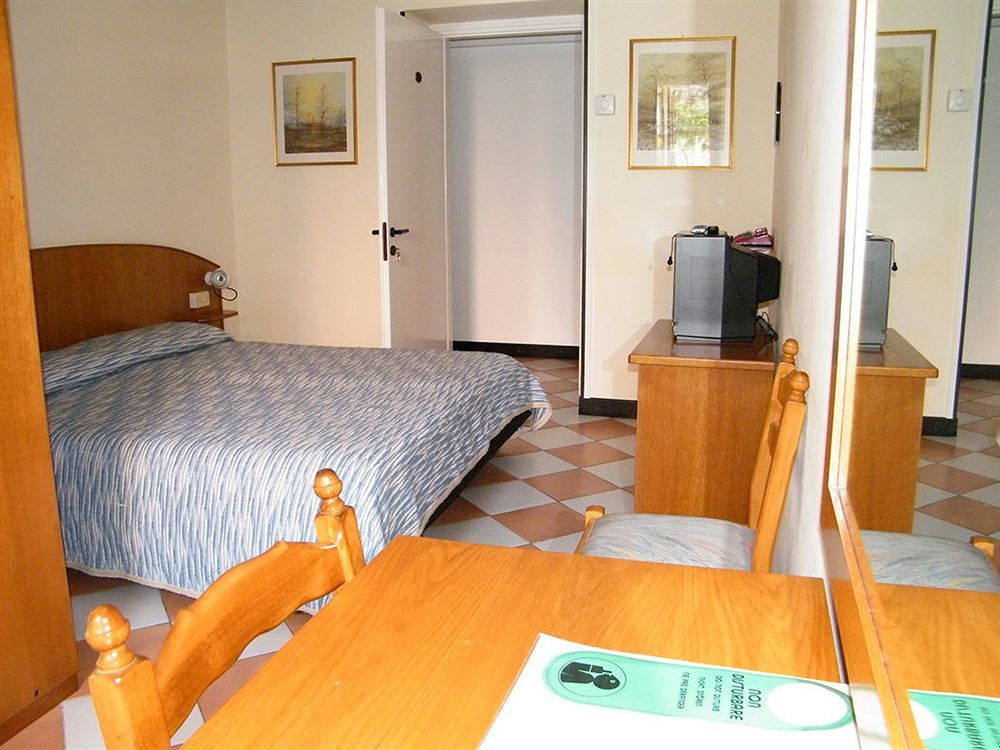 Hotel Montecodeno ヴァレンナ エクステリア 写真