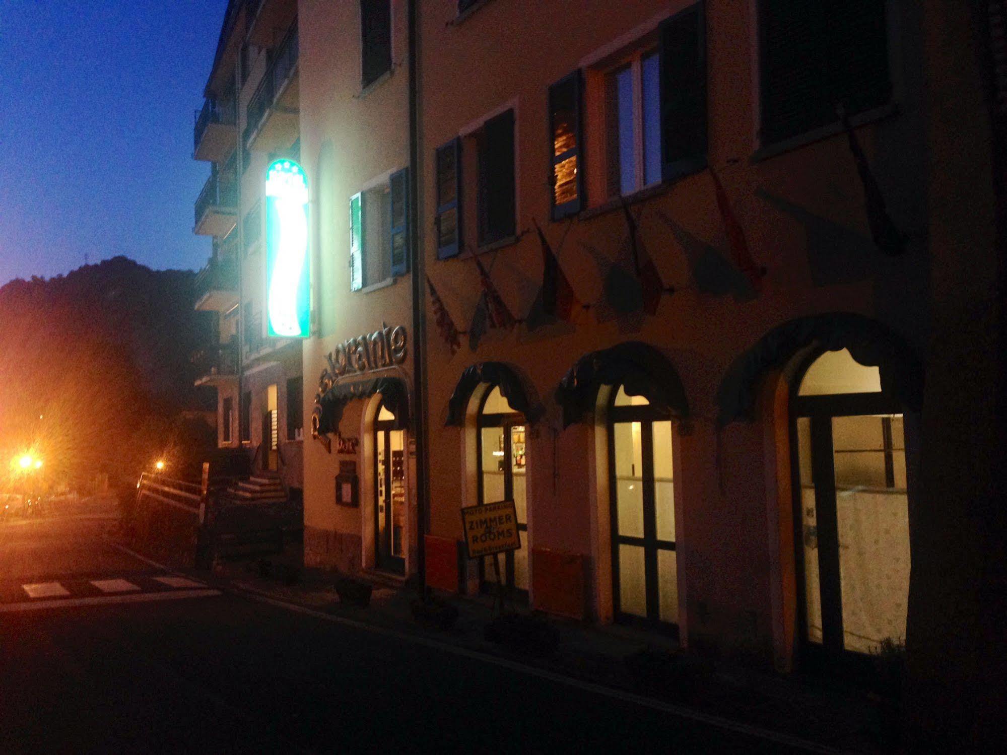 Hotel Montecodeno ヴァレンナ エクステリア 写真